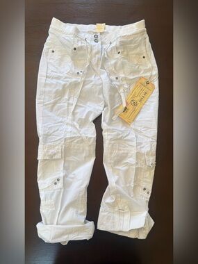 Da-Nang White Cargo Capri Pants